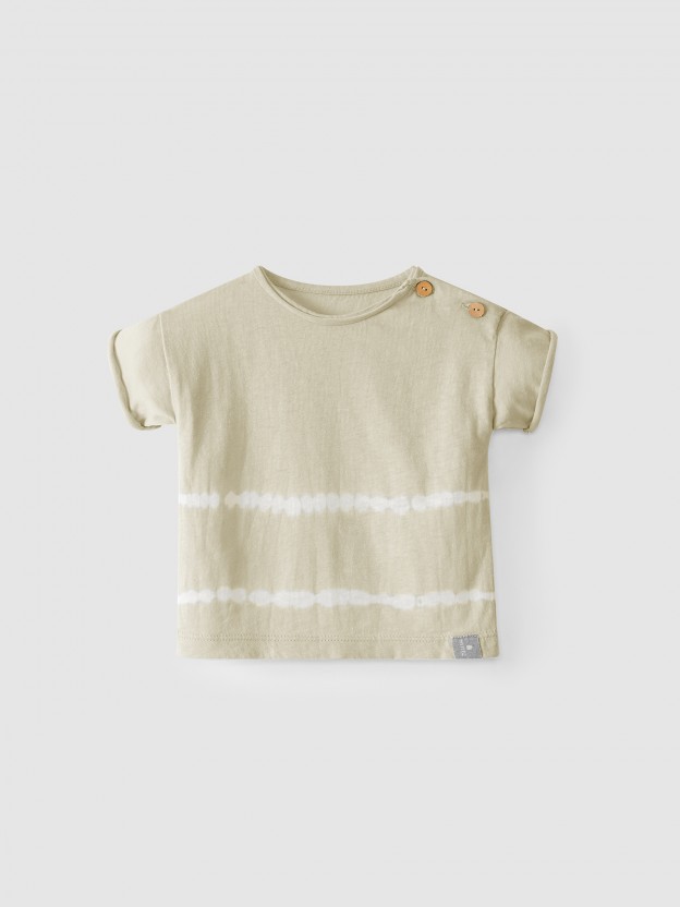 Kit duas t-shirts tie-dye e malha canelada Kit duas t-shirts tie-dye e malha canelada