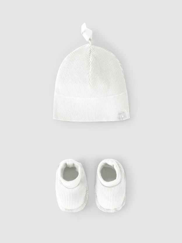 Hat and shoes set