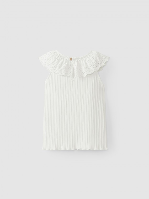 Embroidered ruffled collar T-shirt