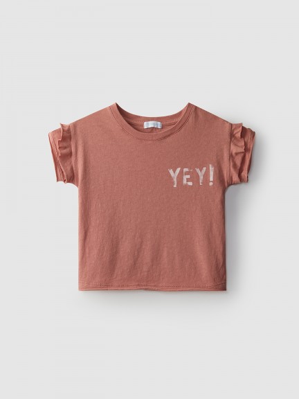 "Yey!" t-shirt with ruffles on the sleeves