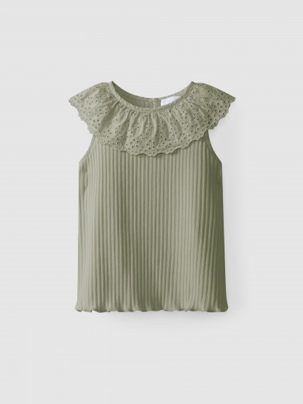Embroidered ruffled collar T-shirt