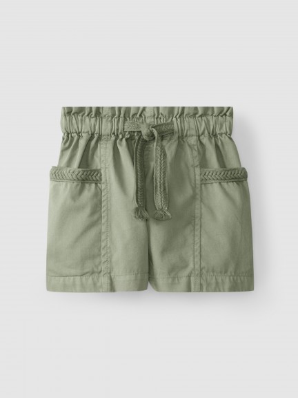 Pantalón corto pull-up con detalles trenzados