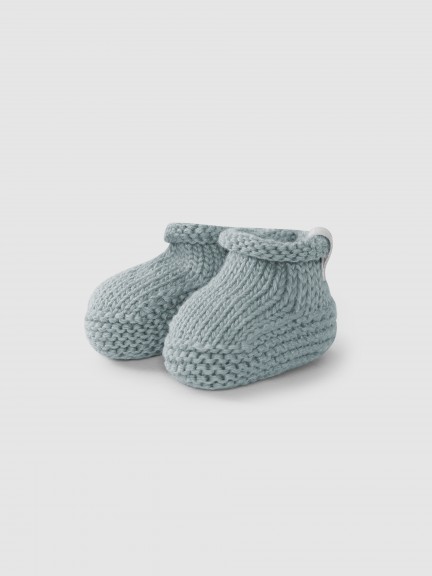 Petites bottes tricotées