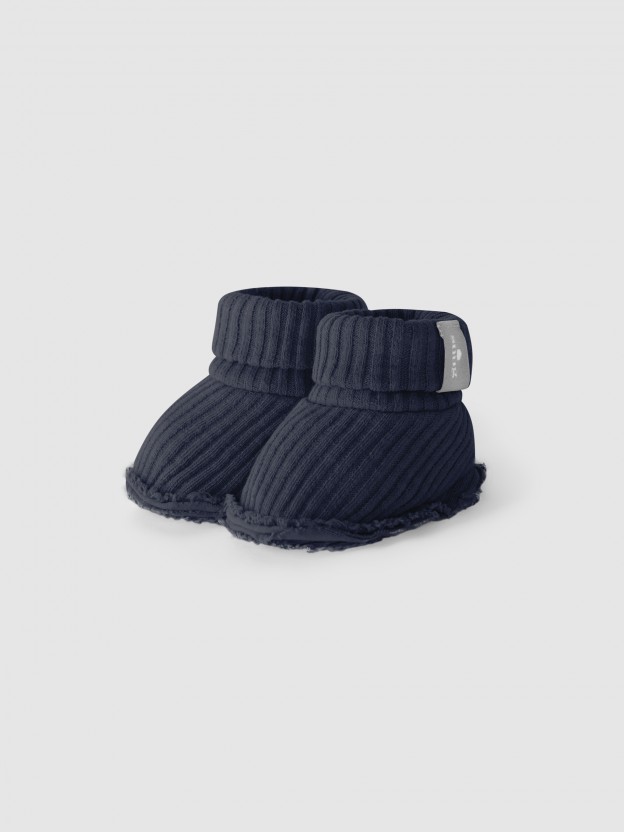 Ribbed jersey booties and hat set Ribbed jersey booties and hat set