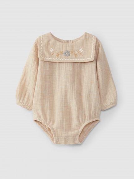 Bodysuit with wool yarn embroidery
