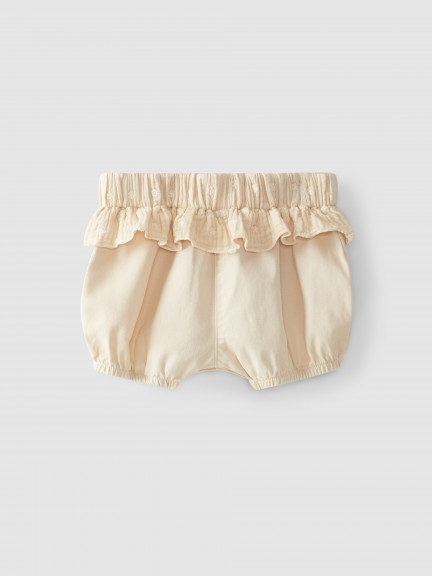 Pull-up shorts with ruffle