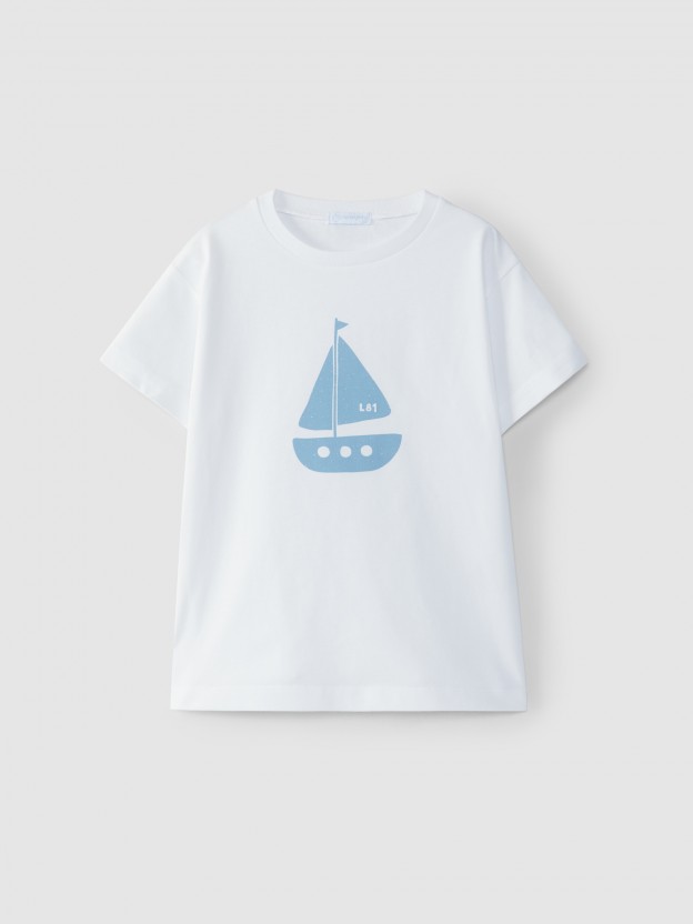 T-shirt boat