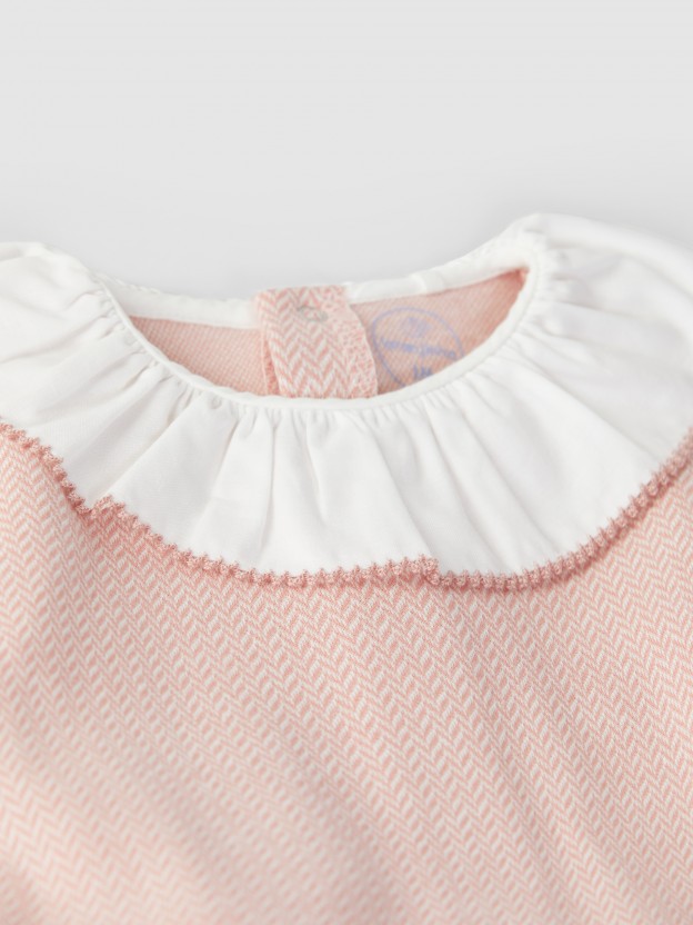 Babygrow in herringbone knit with ruffled collar