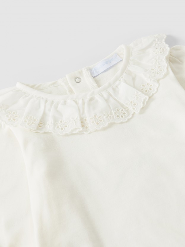 Longsleeve with ruffled embroidered collar