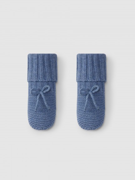 Knitted booties with bow detail