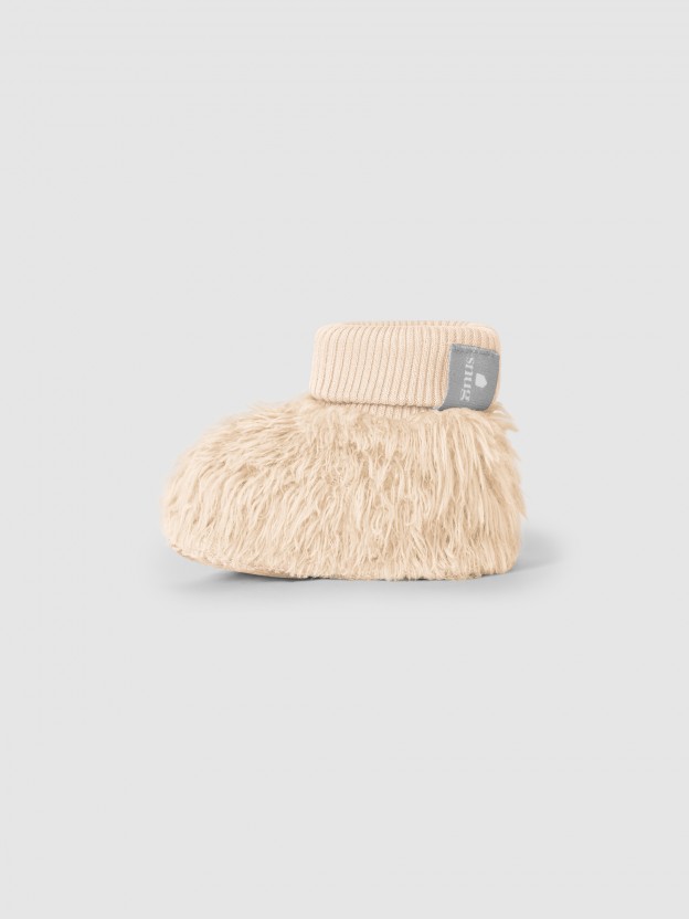 Booties in organic cotton fur