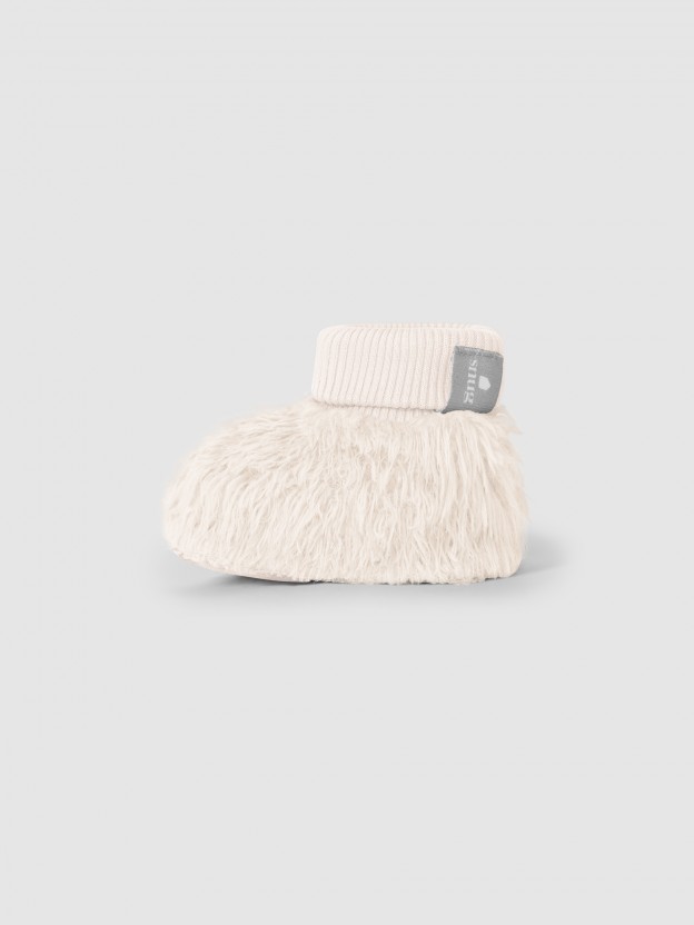 Booties in organic cotton fur