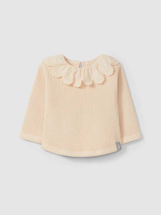 Pull en maille gaufre  col  volant