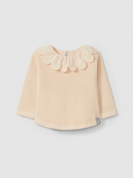 Pull en maille gaufre  col  volant