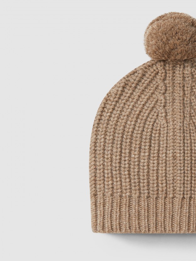 Knitted beanie with pom-pom