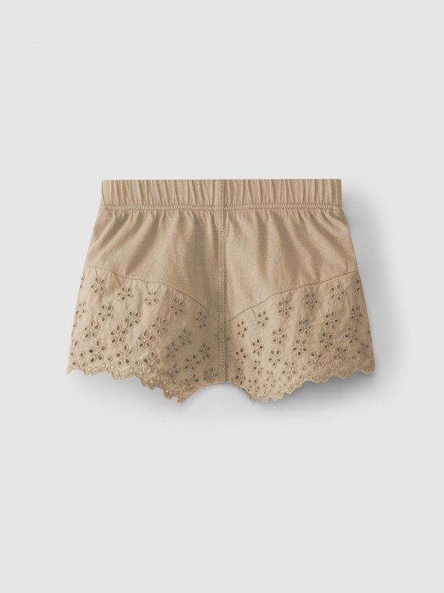 Short broderie anglaise