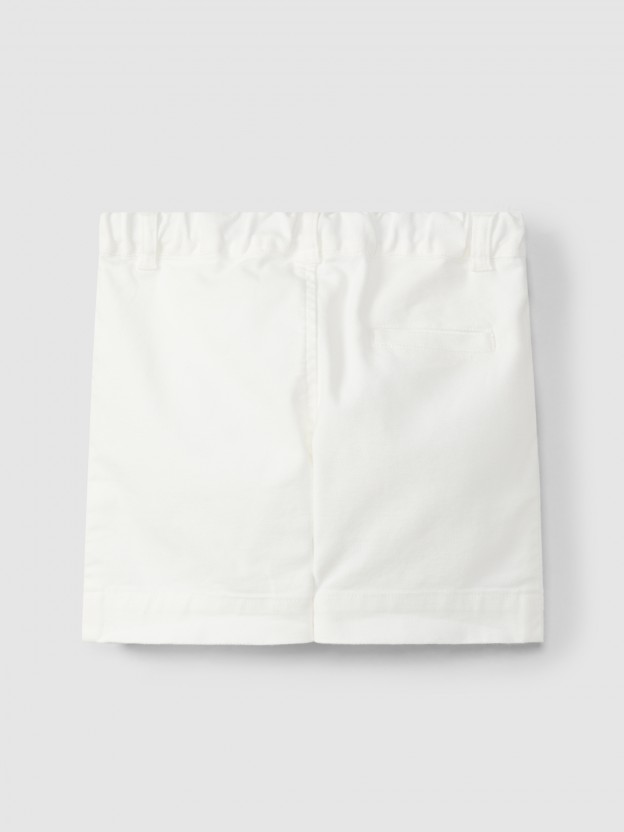 Canvas shorts with three pockets