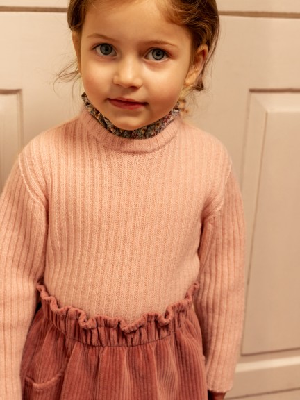 Knitted jumper with removable collar