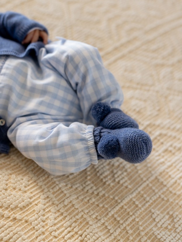 Chaussons tricots avec pompon