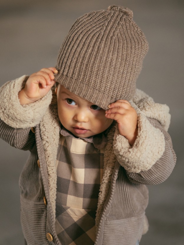 Knitted beanie with pom-pom