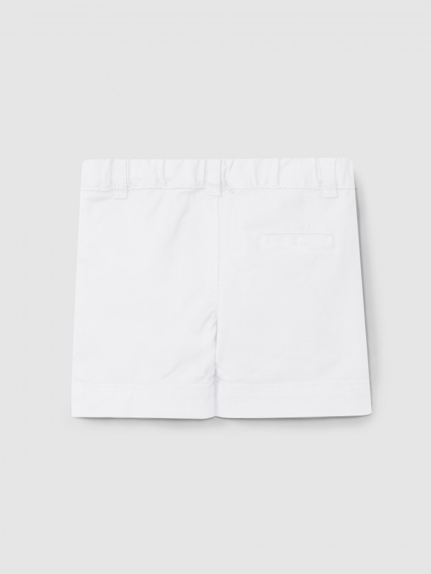 Canvas shorts with three pockets