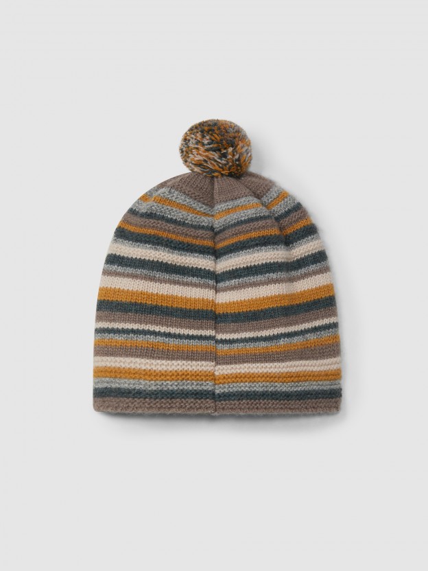 Beanie with pom-pom and embossed stripes