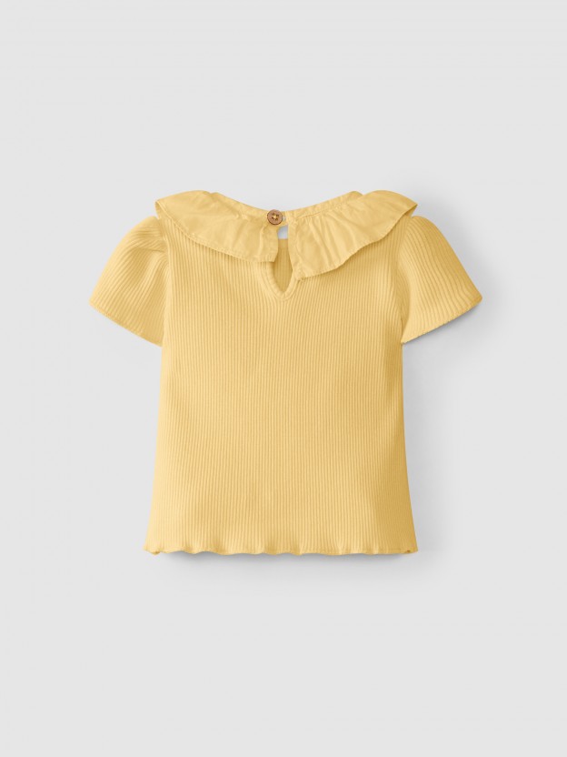 T-shirt em malha canelada com gola de folho