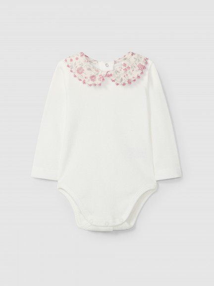 Bodysuit with organic gauze collar with delicate lace detail