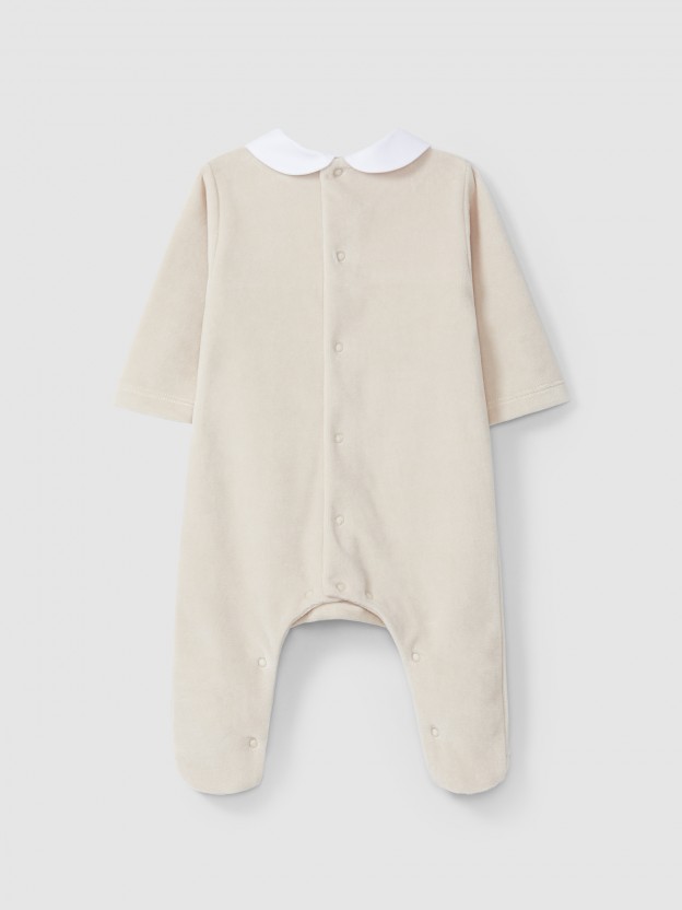 Babygrow em veludo com detalhe de pregas com bordado