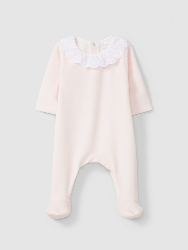 Babygrow em veludo com gola de folho em renda