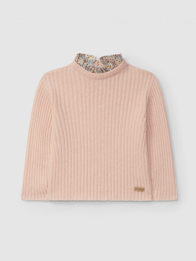 Knitted jumper with removable collar