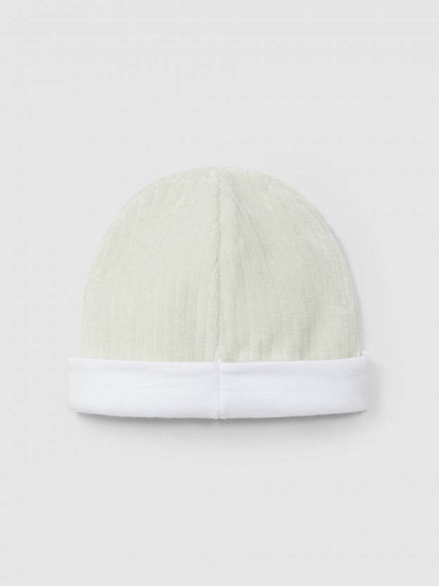 Beanie in wide-ribbed velvet