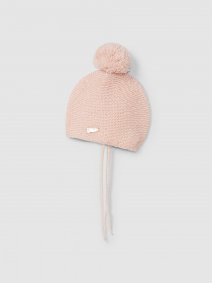 Knitted beanie with pom-pom