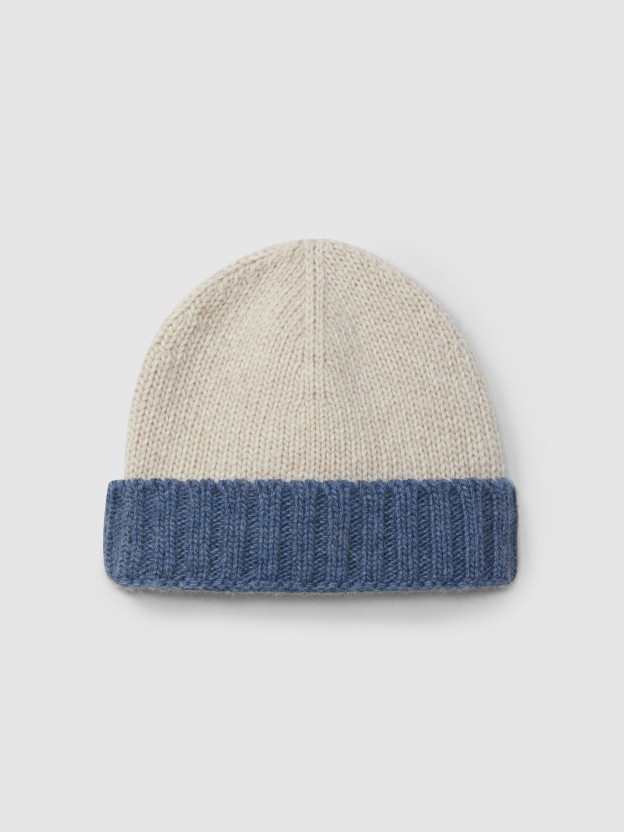 Bicolour knitted beanie