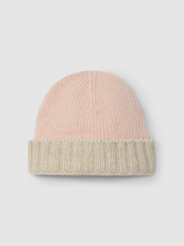 Bicolour knitted beanie