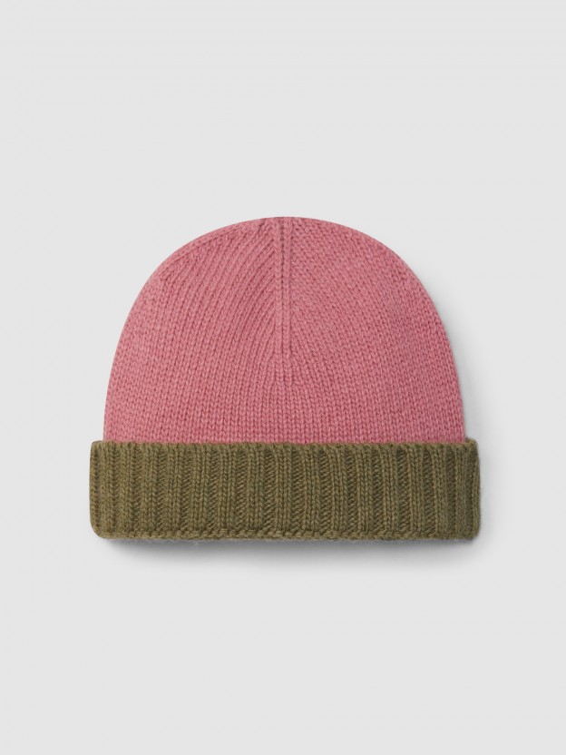 Bicolour knitted beanie