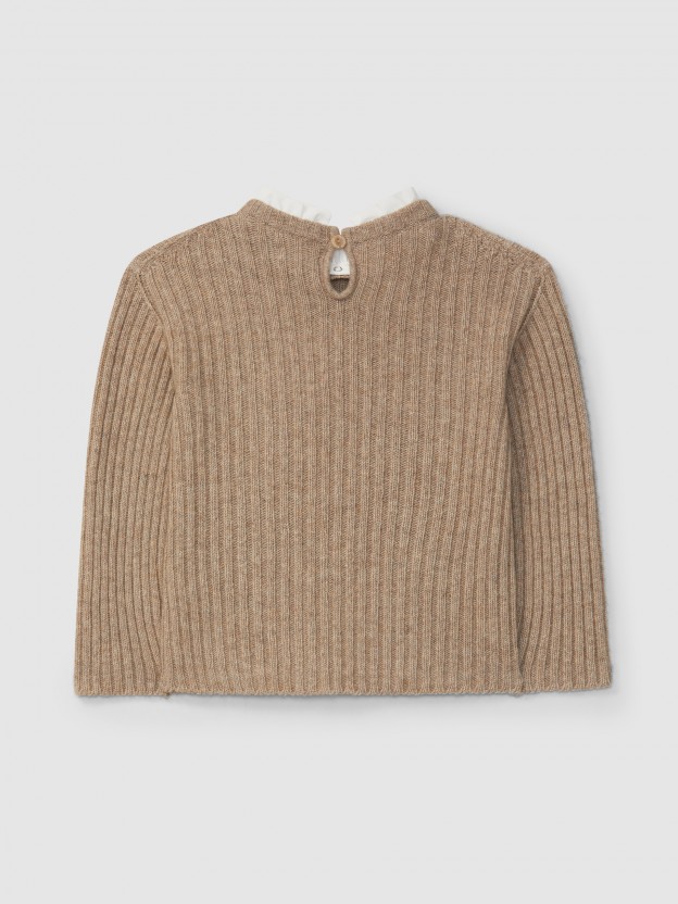 Knitted jumper with removable collar