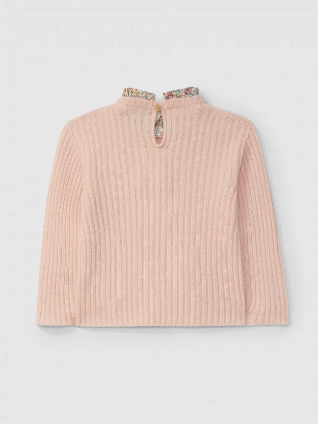 Knitted jumper with removable collar