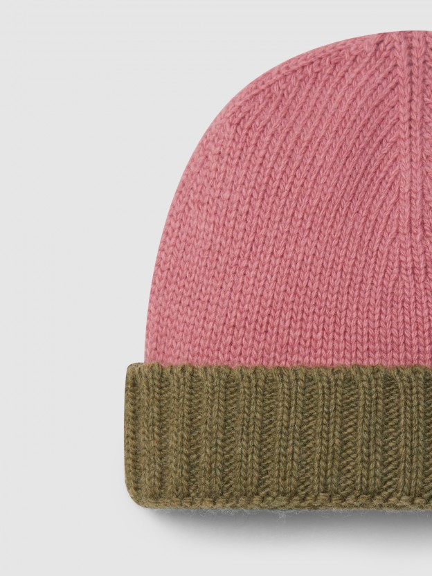 Bicolour knitted beanie