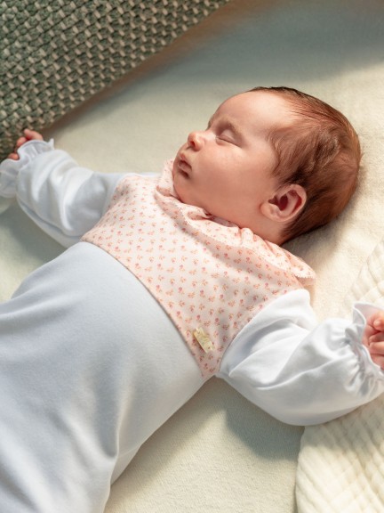 Babygrow gola de folho e flores delicadas