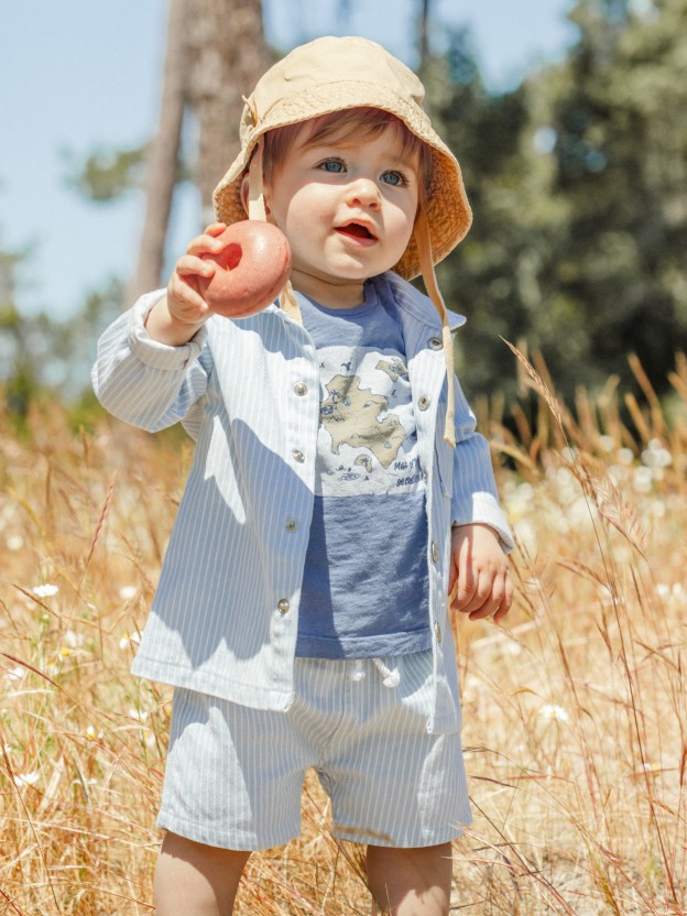 Plain hat with ribbon