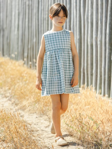 Dress plaid with lace details