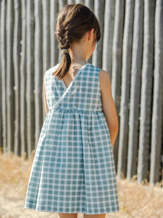 Dress plaid with lace details