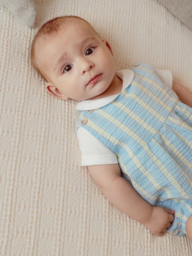 Short-sleeved bodysuit with round fabric collar Short-sleeved bodysuit with round fabric collar