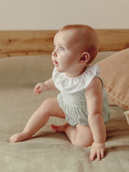 Shortie ruffled collar embossed polka dots