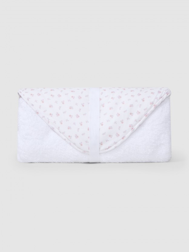 Bath towel with fabric yoke