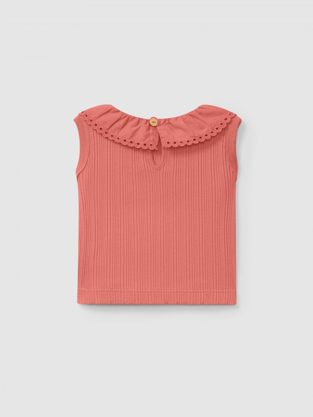 Camiseta de punto acanalado y cuello bordado ingls.