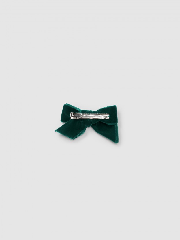 Velvet bow with tips