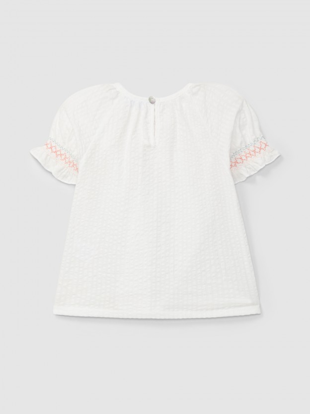 Blusa seersucker com detalhe de smocks Blusa seersucker com detalhe de smocks