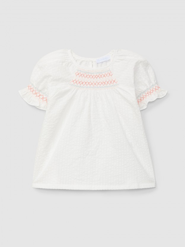 Blusa seersucker com detalhe de smocks Blusa seersucker com detalhe de smocks